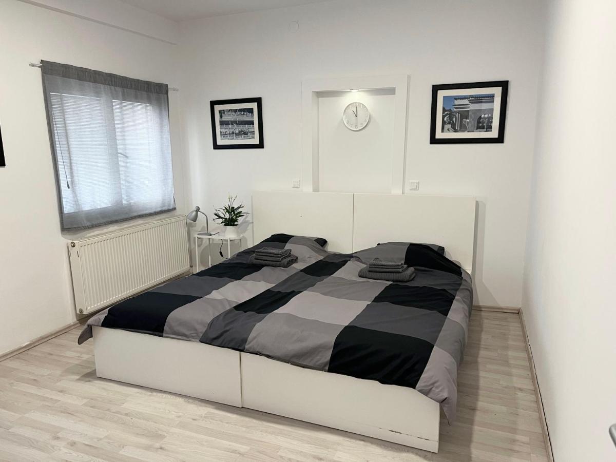 Апартаменти Renovated City Center Apt End Of Sept 23 Любляна Екстер'єр фото